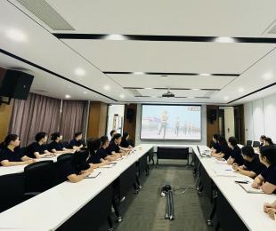 合肥智联人力资源服务有限公司党支部组织观看阅兵仪式